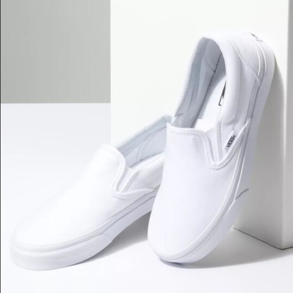 NWT Vans Classic White Slip On - Size 7